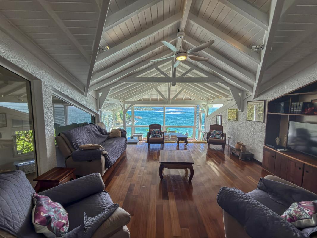 16.Location Villa piscine vue mer Ste Anne Guadeloupe_Salon vue mer